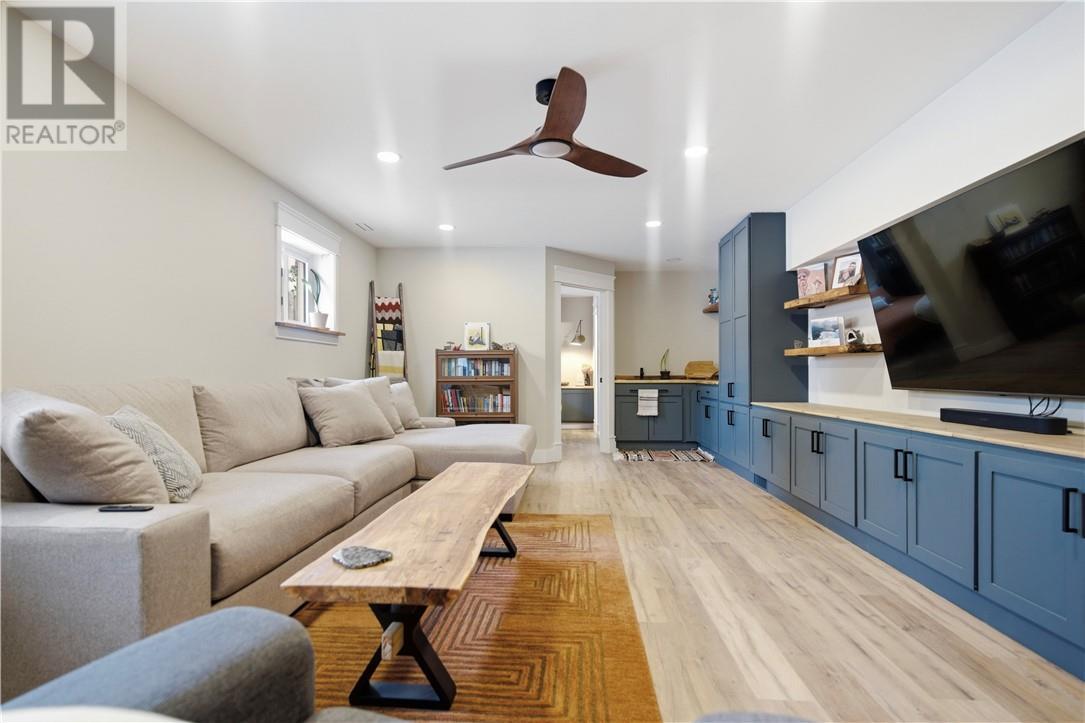983 Buckingham Drive, Sudbury, ON - Indoor Photo Showing Living Room