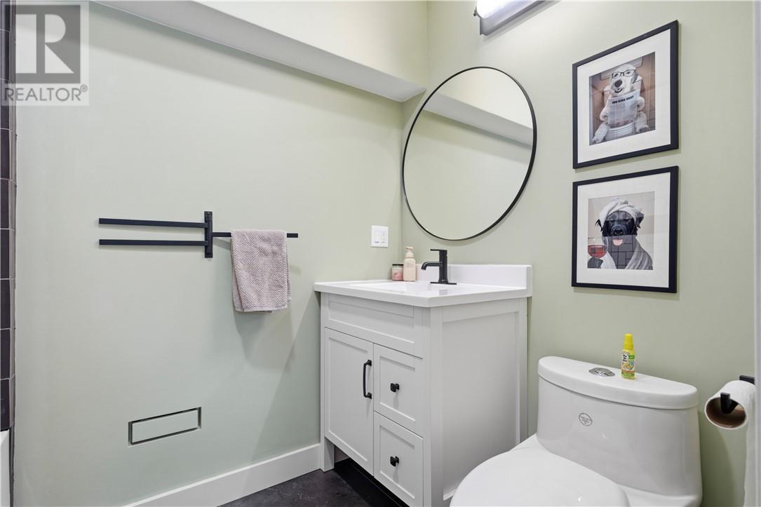 983 Buckingham Drive, Sudbury, ON - Indoor Photo Showing Bathroom