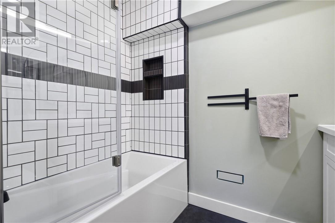 983 Buckingham Drive, Sudbury, ON - Indoor Photo Showing Bathroom