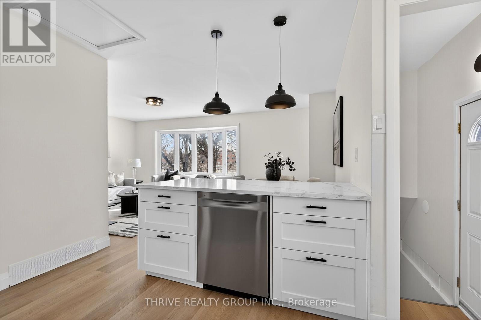 170 Pawnee Road, London East (East D), ON - Indoor Photo Showing Kitchen