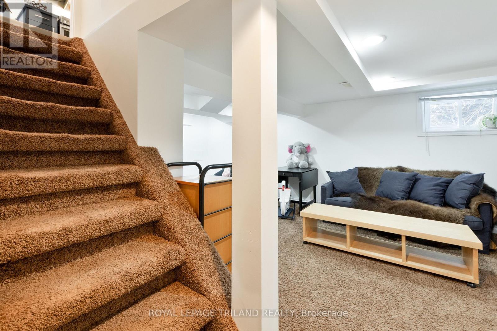 90 Locust Street, St. Thomas, ON - Indoor Photo Showing Other Room