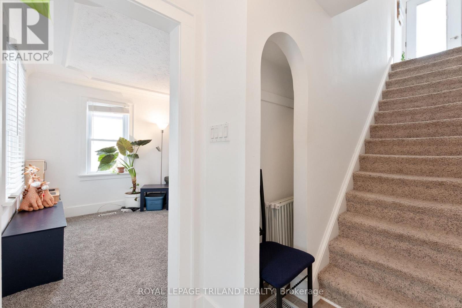 90 Locust Street, St. Thomas, ON - Indoor Photo Showing Other Room