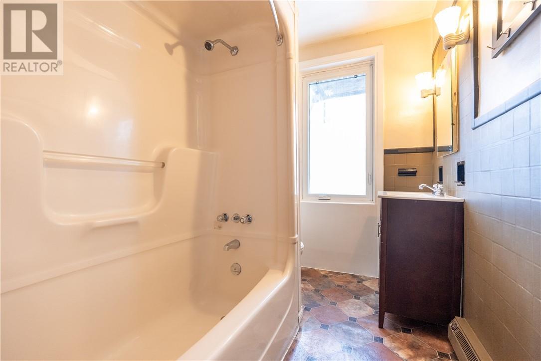302 Cedar Street, Sudbury, ON - Indoor Photo Showing Bathroom
