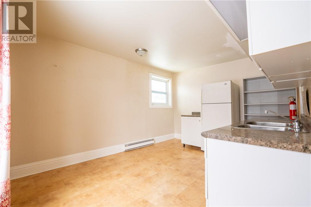 302 Cedar Street, Sudbury, ON - Indoor Photo Showing Kitchen With Double Sink