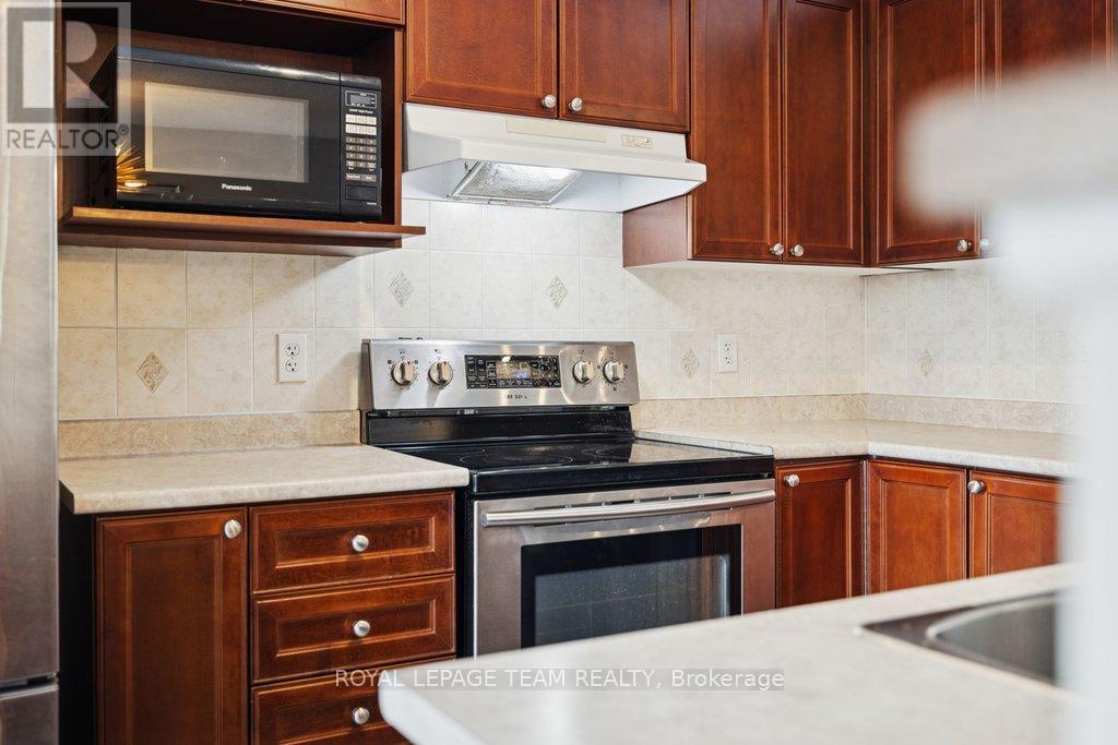 1493 Demeter Street, Ottawa, ON - Indoor Photo Showing Kitchen