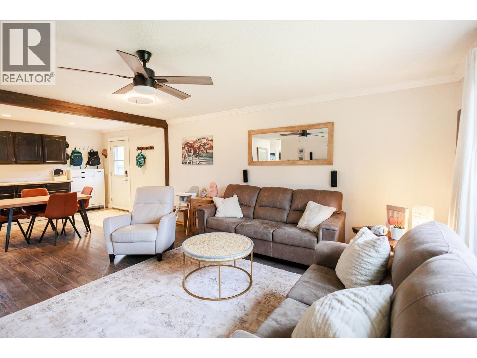 4638 Graham Avenue, Terrace, BC - Indoor Photo Showing Living Room