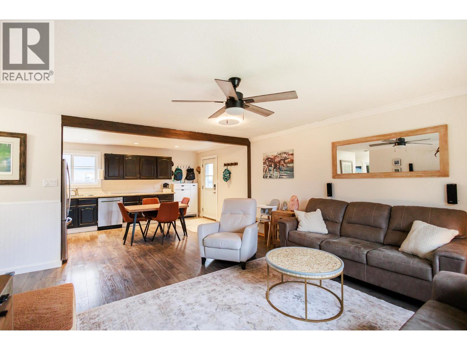 4638 Graham Avenue, Terrace, BC - Indoor Photo Showing Living Room