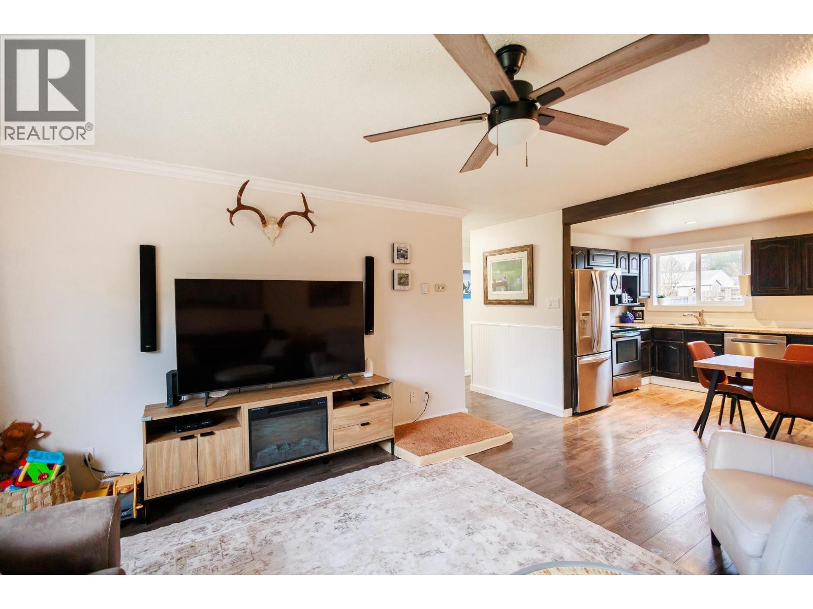 4638 Graham Avenue, Terrace, BC - Indoor Photo Showing Living Room