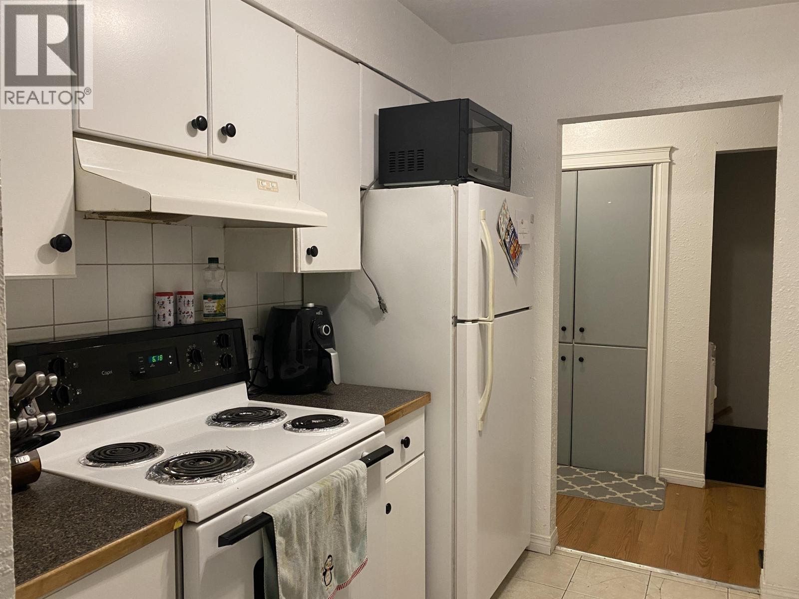 6351 Highland Crescent, 100 Mile House, BC - Indoor Photo Showing Kitchen