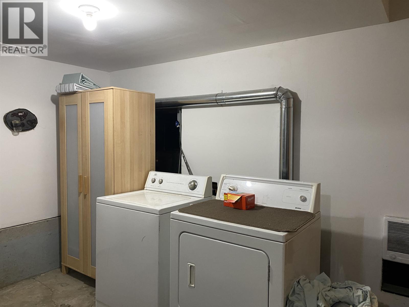 6351 Highland Crescent, 100 Mile House, BC - Indoor Photo Showing Laundry Room