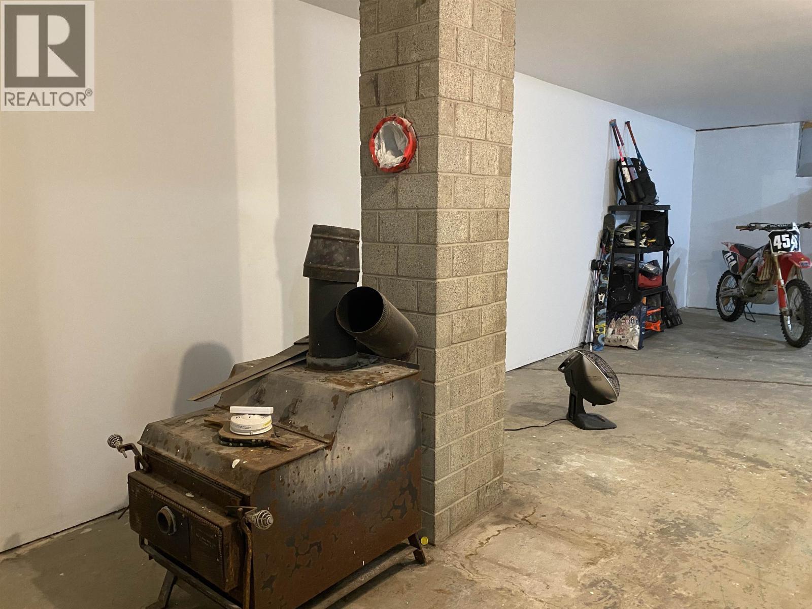 6351 Highland Crescent, 100 Mile House, BC - Indoor