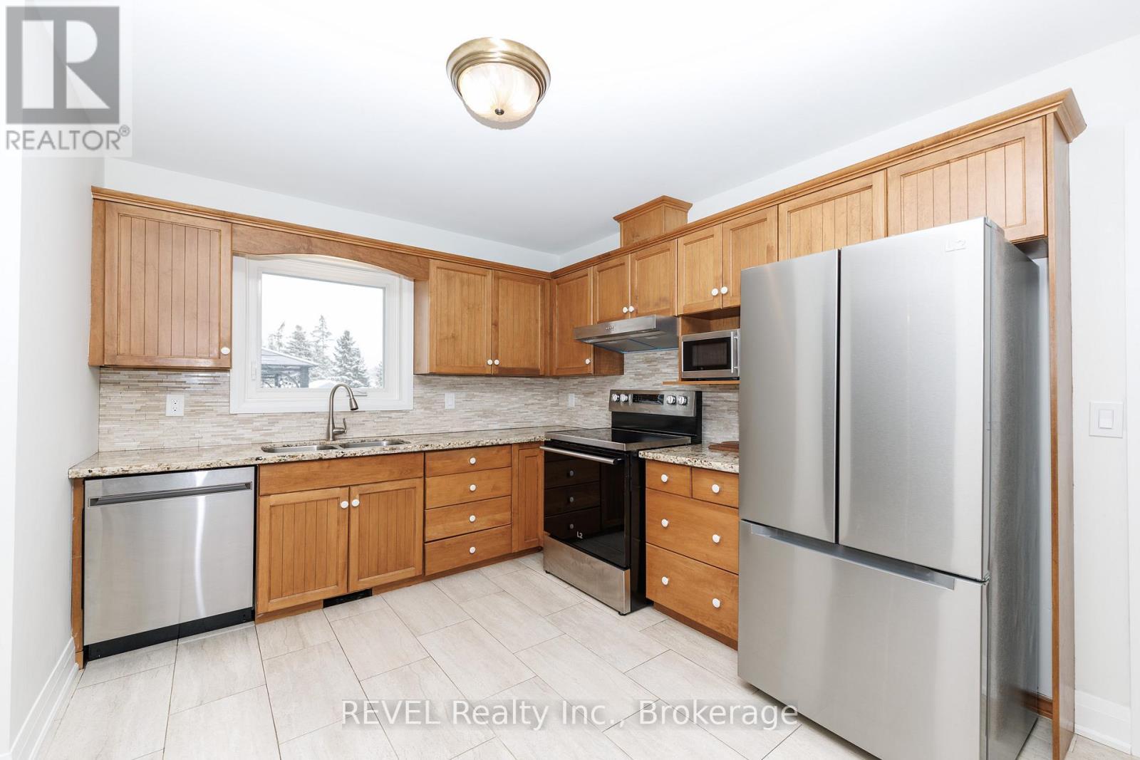 Kitchen - 1452 Allanport Road, Thorold (Port Robinson), ON - Indoor Photo Showing Kitchen With Stainless Steel Kitchen
