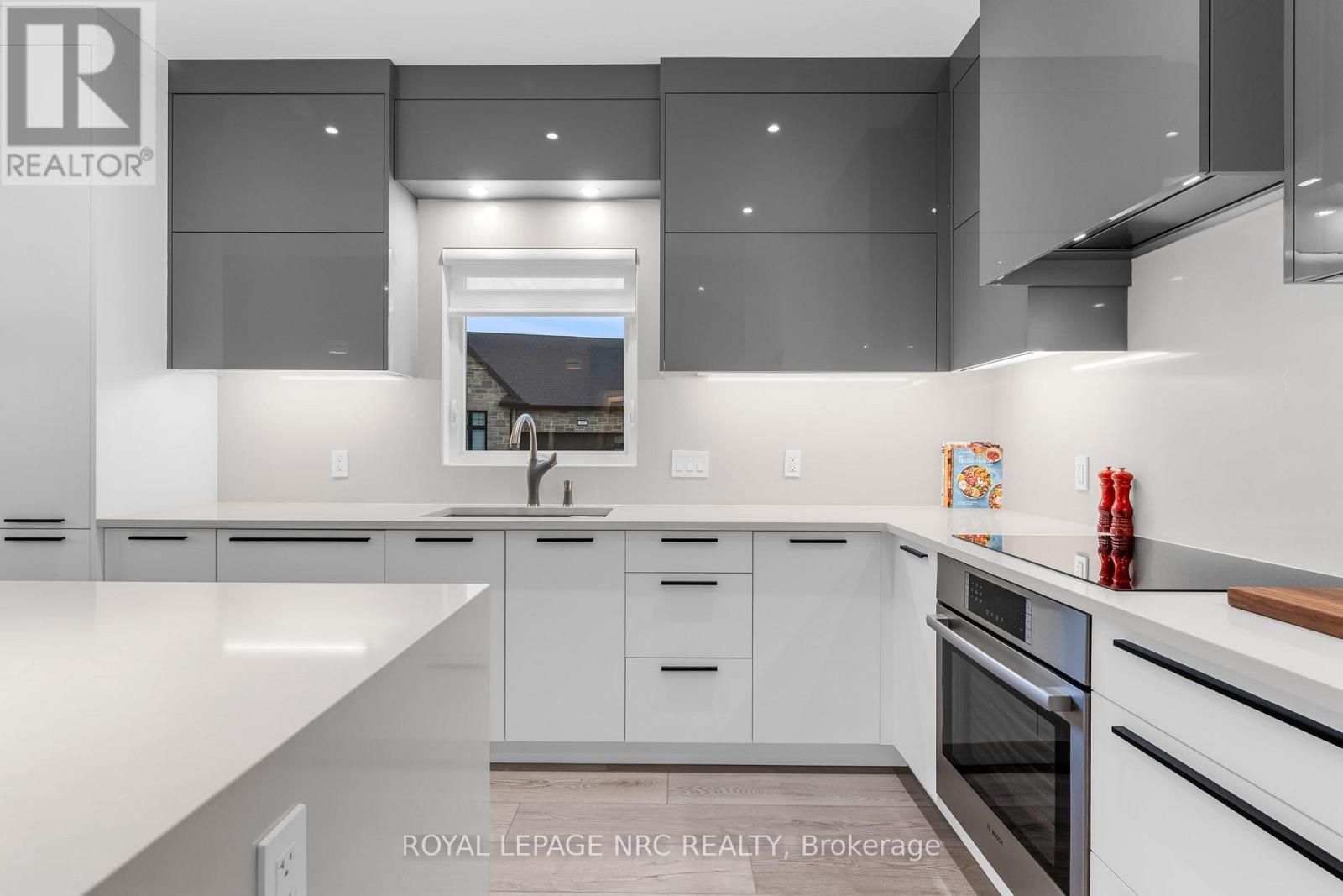 93 - 154 Port Robinson Road, Pelham (Fonthill), ON - Indoor Photo Showing Kitchen With Upgraded Kitchen