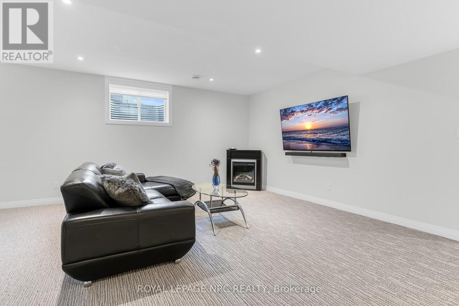 93 - 154 Port Robinson Road, Pelham (Fonthill), ON - Indoor With Fireplace