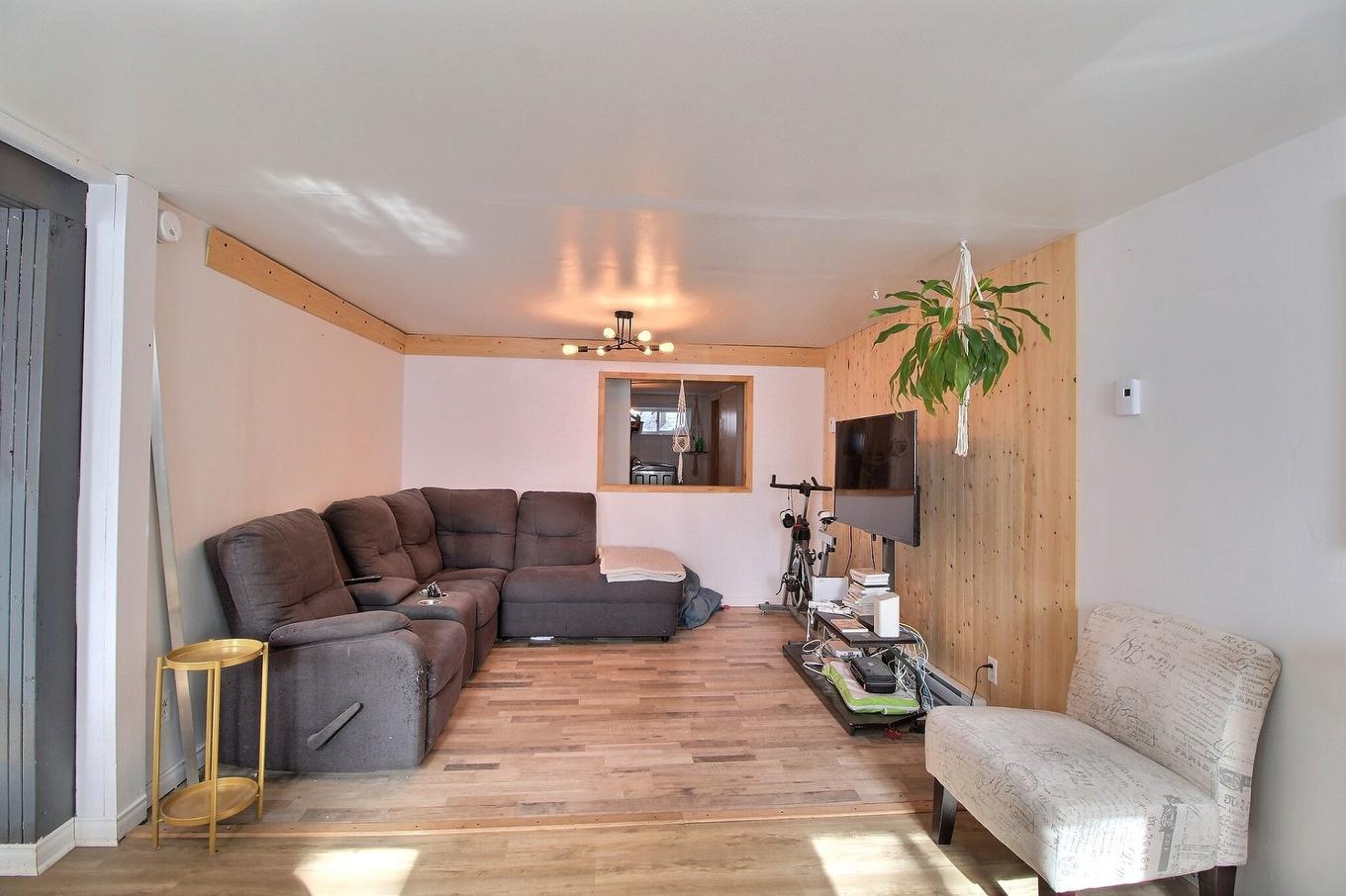 Living room - 810 - 814 Rue De L'Harricana, Malartic, QC - Indoor Photo Showing Living Room