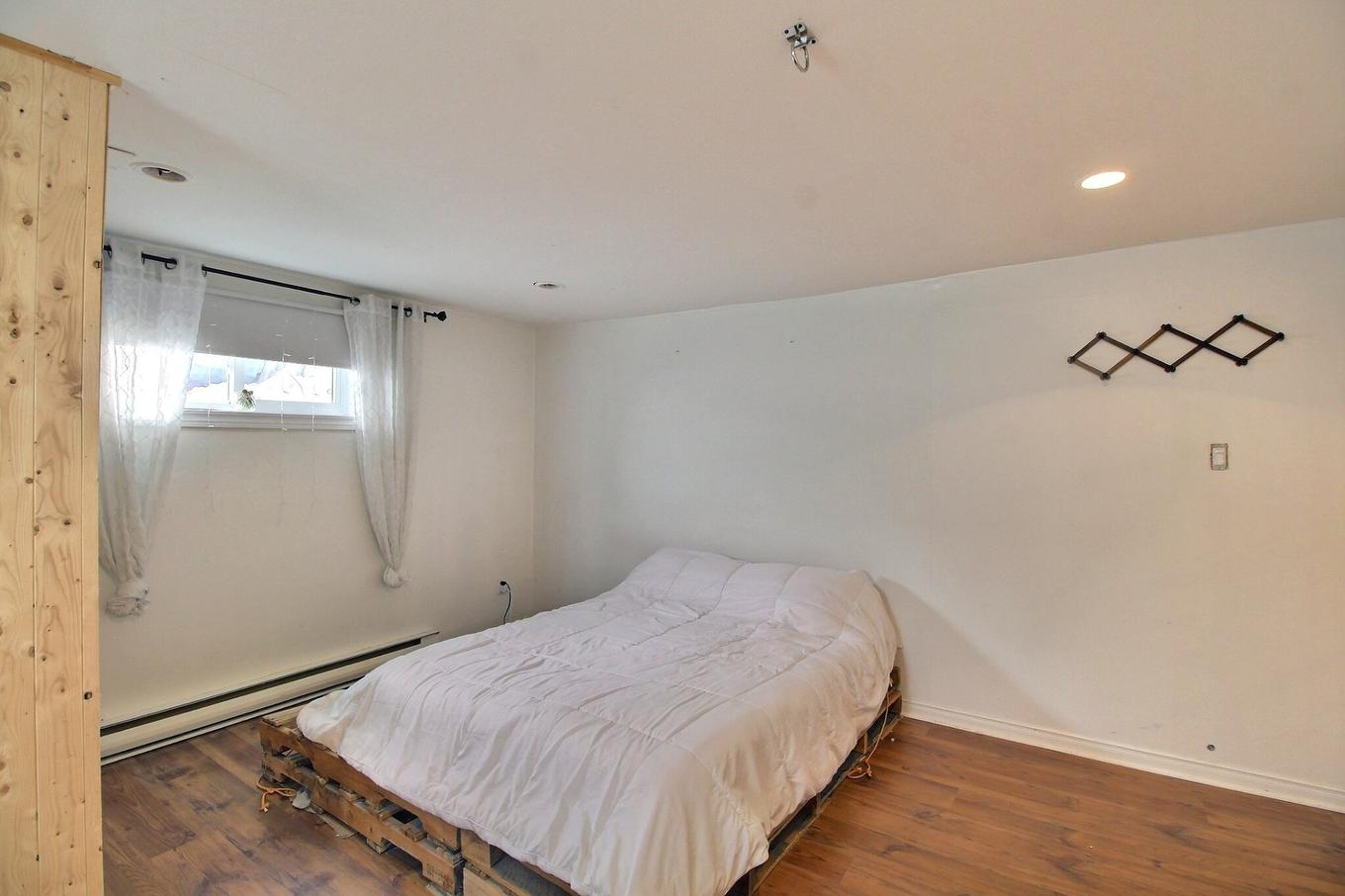 Primary bedroom - 810 - 814 Rue De L'Harricana, Malartic, QC - Indoor Photo Showing Bedroom