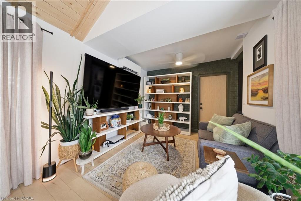 37 Elm Street, Brantford, ON - Indoor