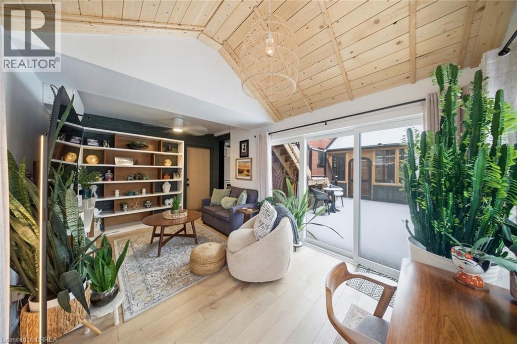 37 Elm Street, Brantford, ON - Indoor