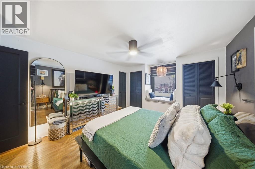 37 Elm Street, Brantford, ON - Indoor Photo Showing Bedroom