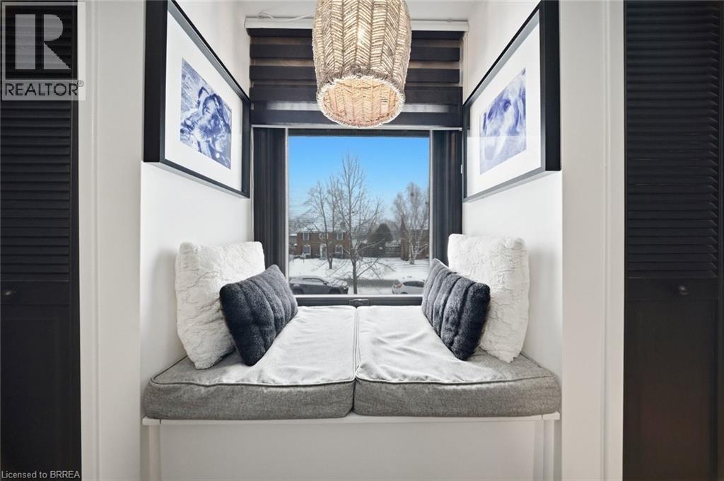 37 Elm Street, Brantford, ON - Indoor