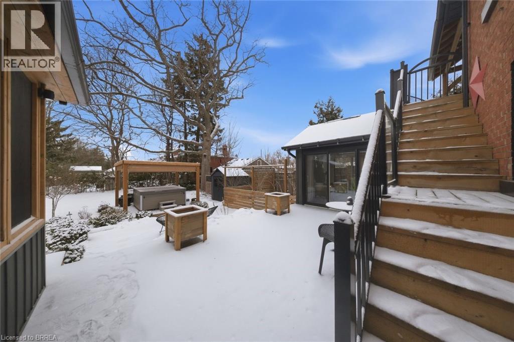 37 Elm Street, Brantford, ON - Outdoor