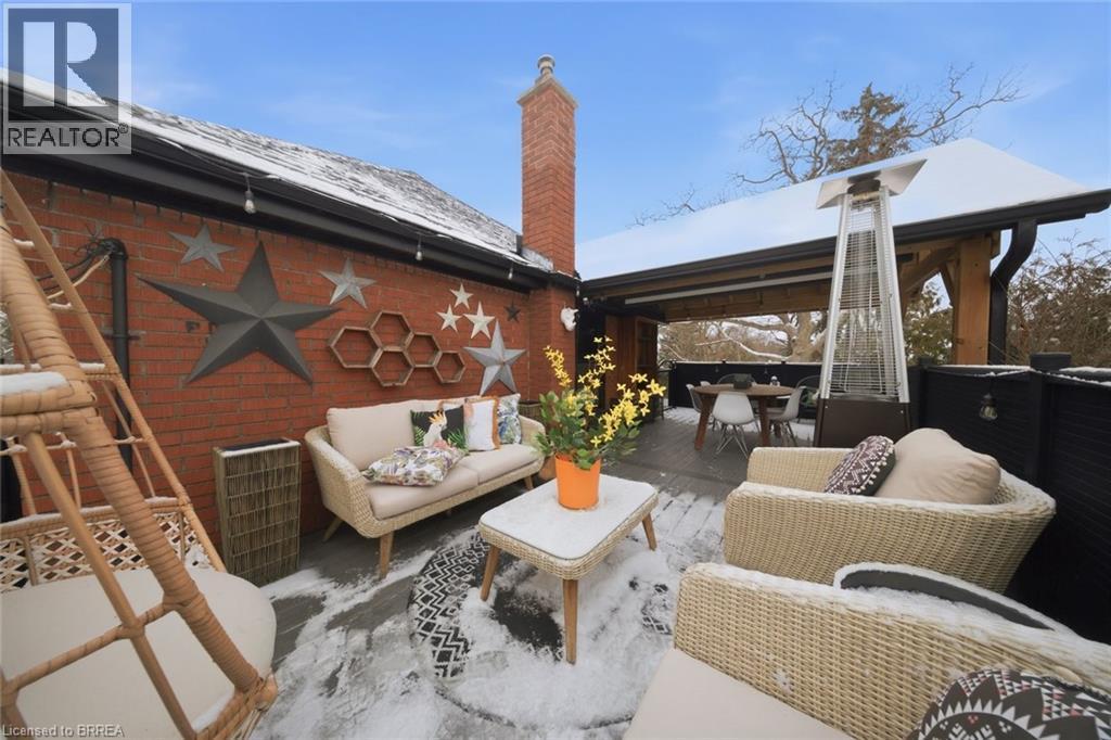 37 Elm Street, Brantford, ON - Outdoor