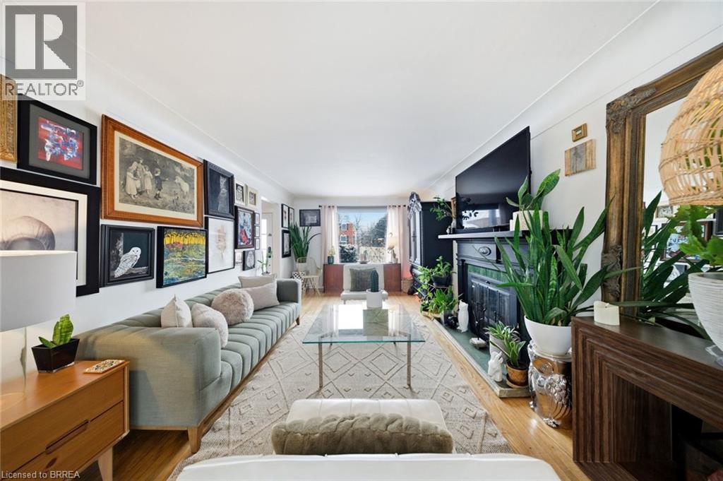 37 Elm Street, Brantford, ON - Indoor Photo Showing Living Room With Fireplace