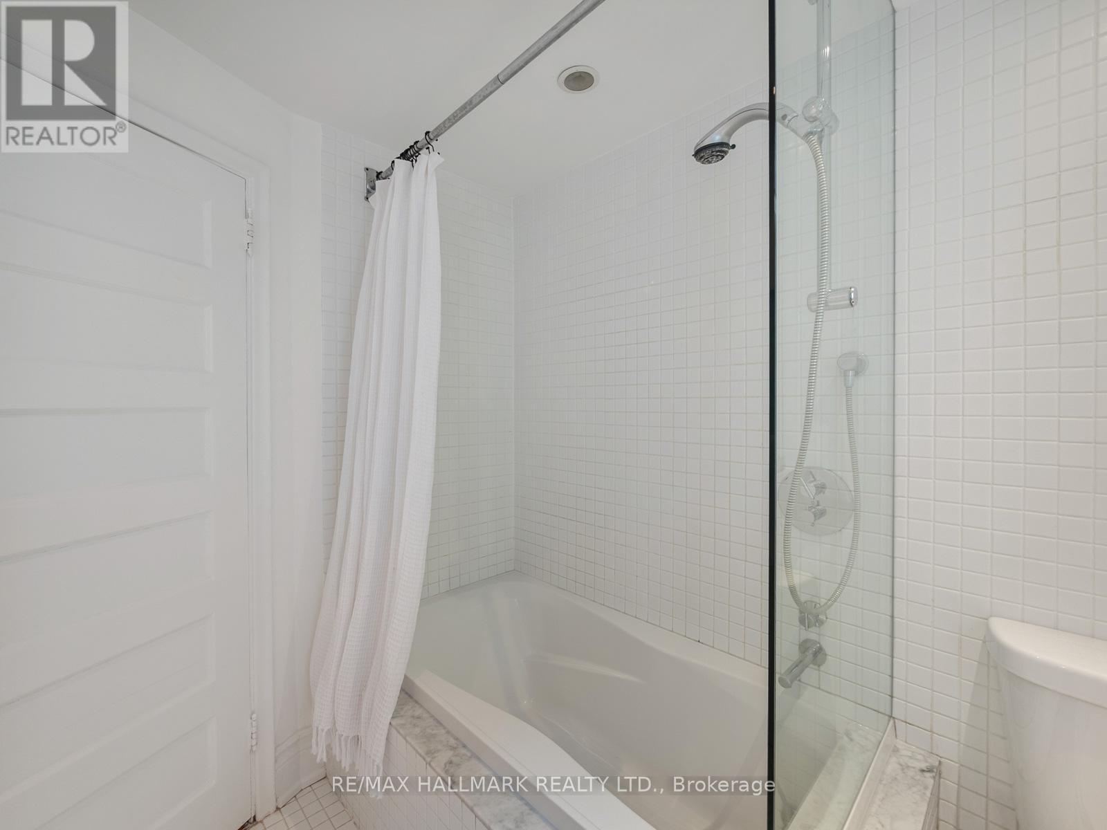 529 Logan Avenue, Toronto, ON - Indoor Photo Showing Bathroom