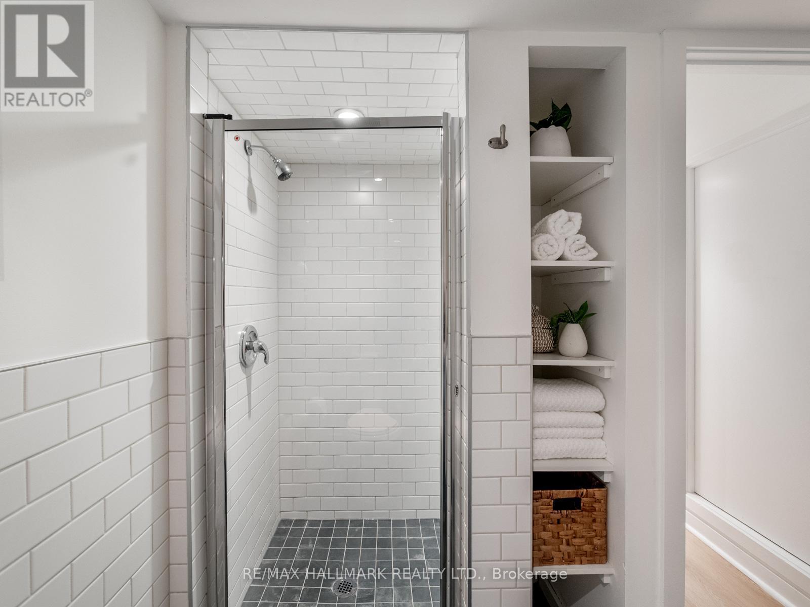 529 Logan Avenue, Toronto, ON - Indoor Photo Showing Bathroom