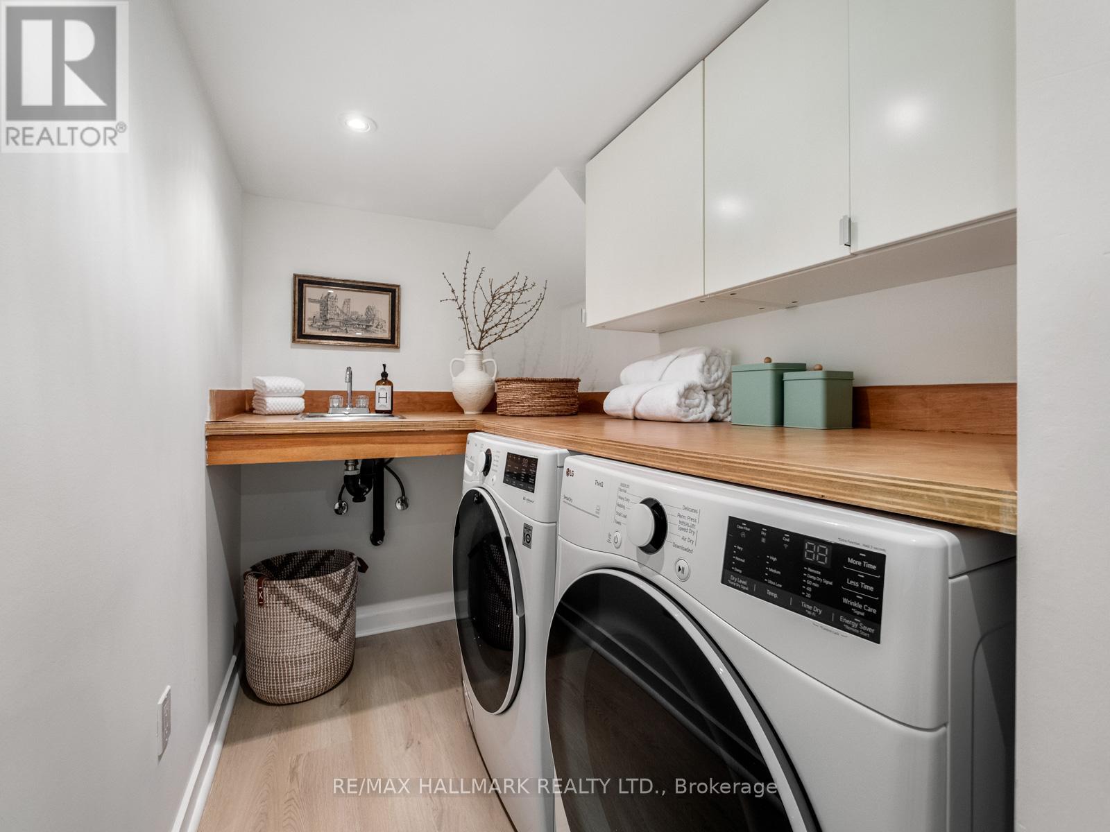 529 Logan Avenue, Toronto, ON - Indoor Photo Showing Laundry Room