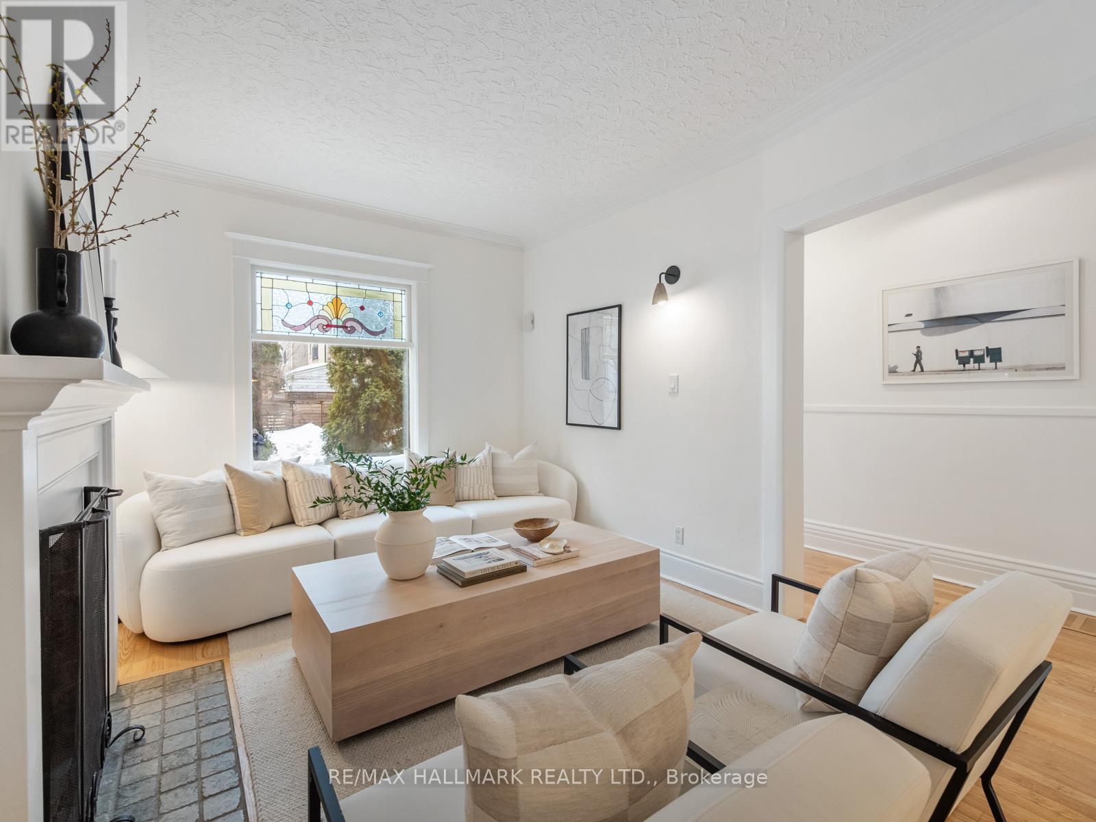 529 Logan Avenue, Toronto, ON - Indoor Photo Showing Living Room