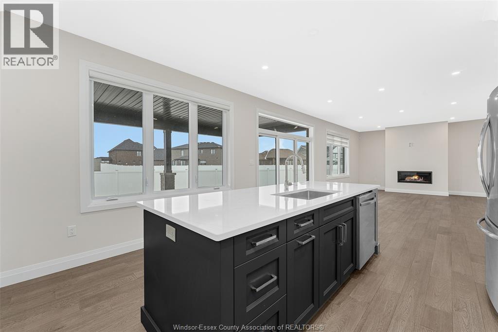 375 Water, Lakeshore, ON - Indoor Photo Showing Kitchen