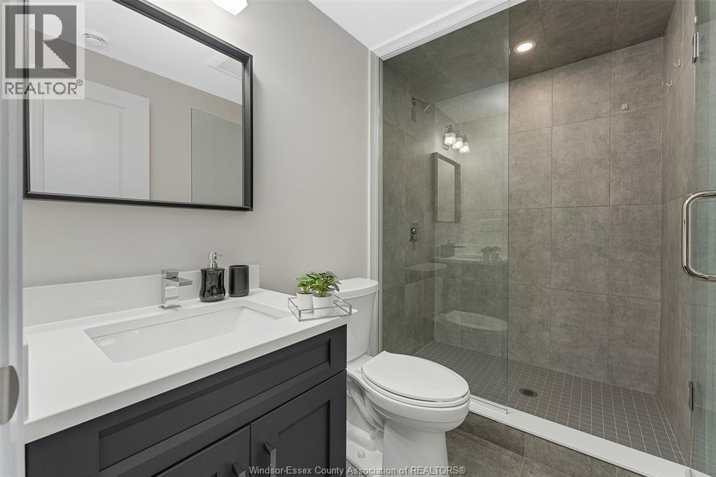 375 Water, Lakeshore, ON - Indoor Photo Showing Bathroom