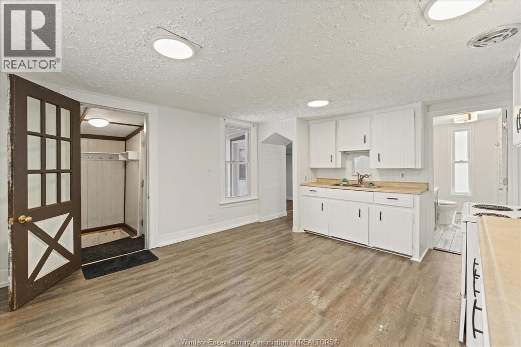 414 Parent Avenue, Windsor, ON - Indoor Photo Showing Kitchen