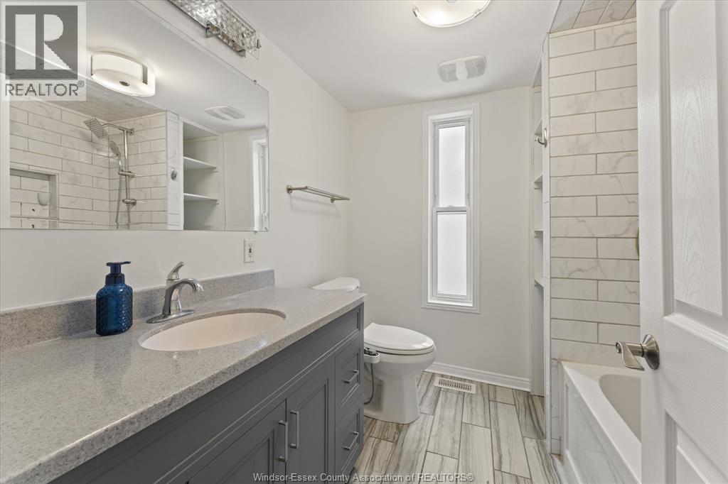 414 Parent Avenue, Windsor, ON - Indoor Photo Showing Bathroom