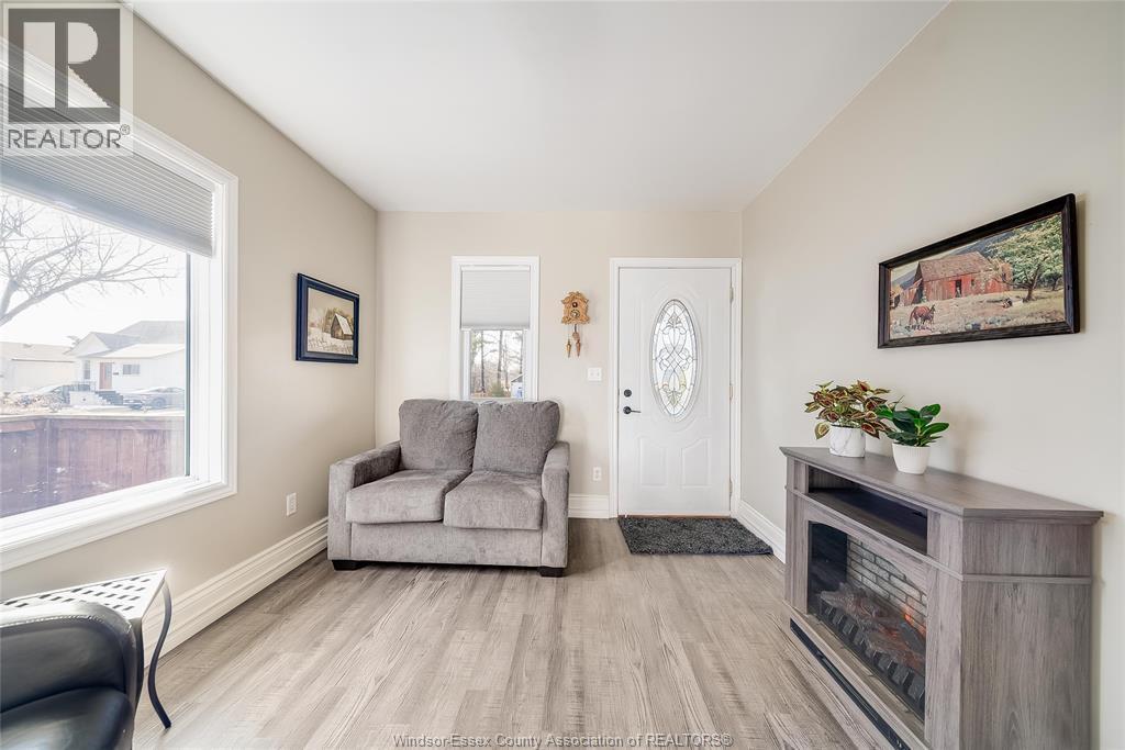 15 Smith Avenue, Leamington, ON - Indoor Photo Showing Other Room