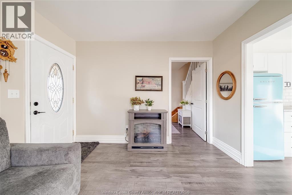 15 Smith Avenue, Leamington, ON - Indoor