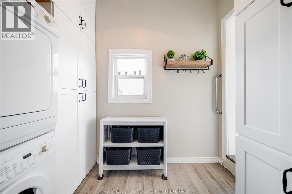 15 Smith Avenue, Leamington, ON - Indoor Photo Showing Laundry Room