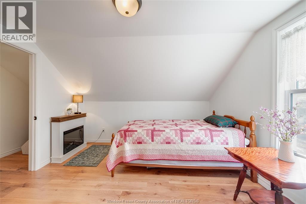 15 Smith Avenue, Leamington, ON - Indoor Photo Showing Bedroom