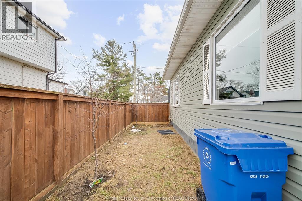 15 Smith Avenue, Leamington, ON - Outdoor