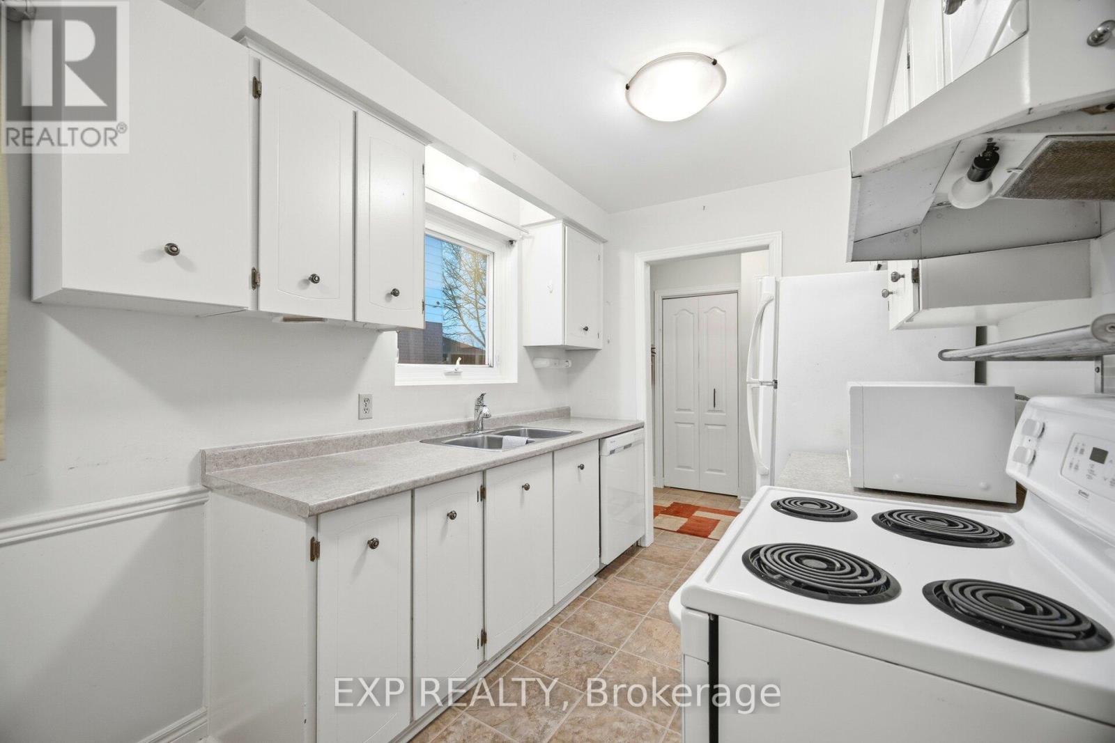 107 Archdekin Drive, Brampton, ON - Indoor Photo Showing Kitchen With Double Sink