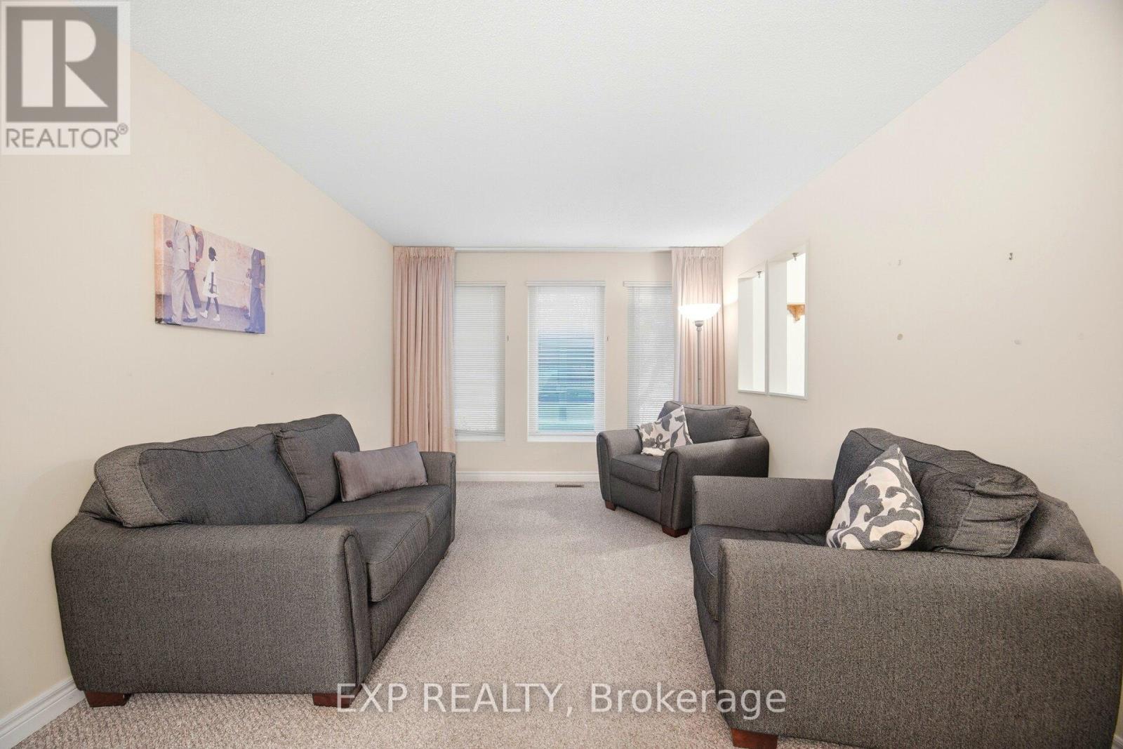 107 Archdekin Drive, Brampton, ON - Indoor Photo Showing Living Room