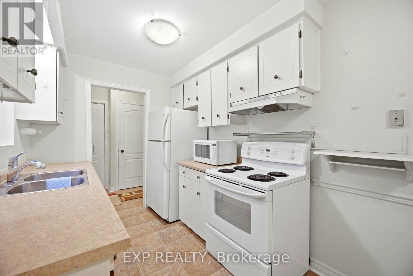 107 Archdekin Drive, Brampton, ON - Indoor Photo Showing Kitchen With Double Sink