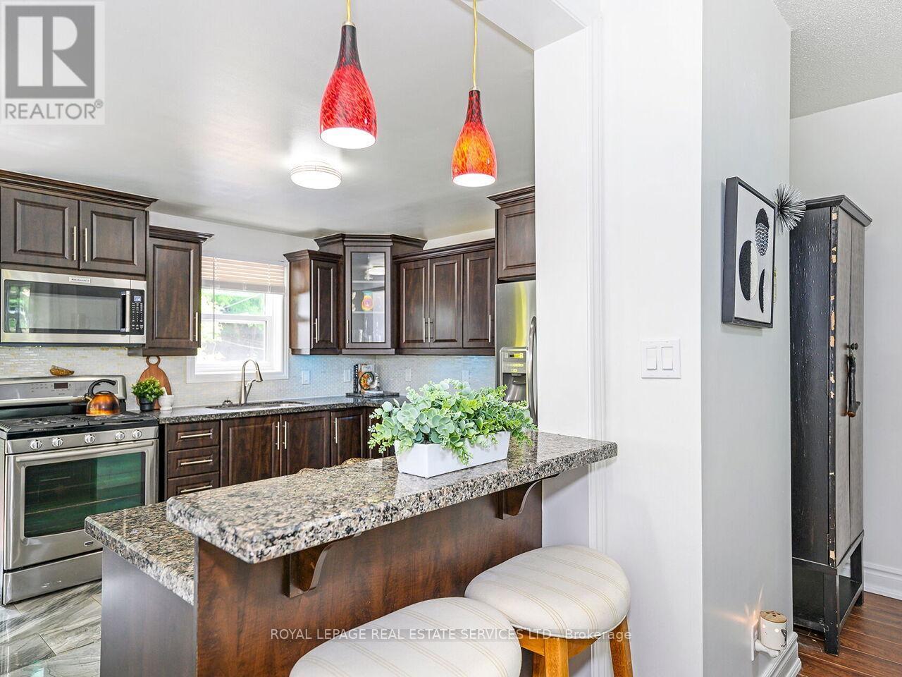 135 Bernice Crescent, Toronto, ON - Indoor Photo Showing Kitchen