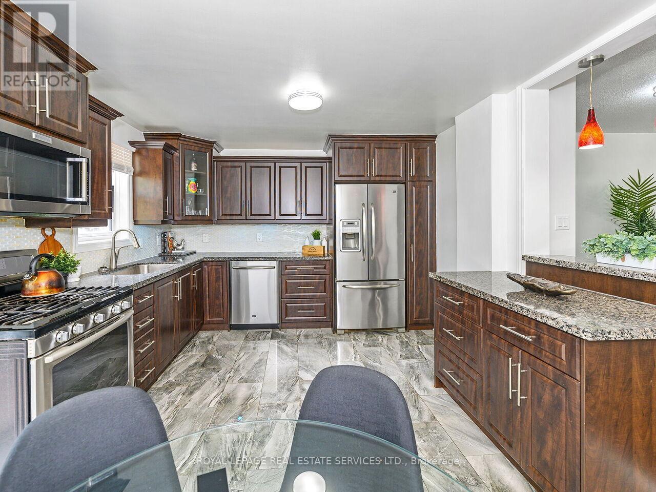 135 Bernice Crescent, Toronto, ON - Indoor Photo Showing Kitchen