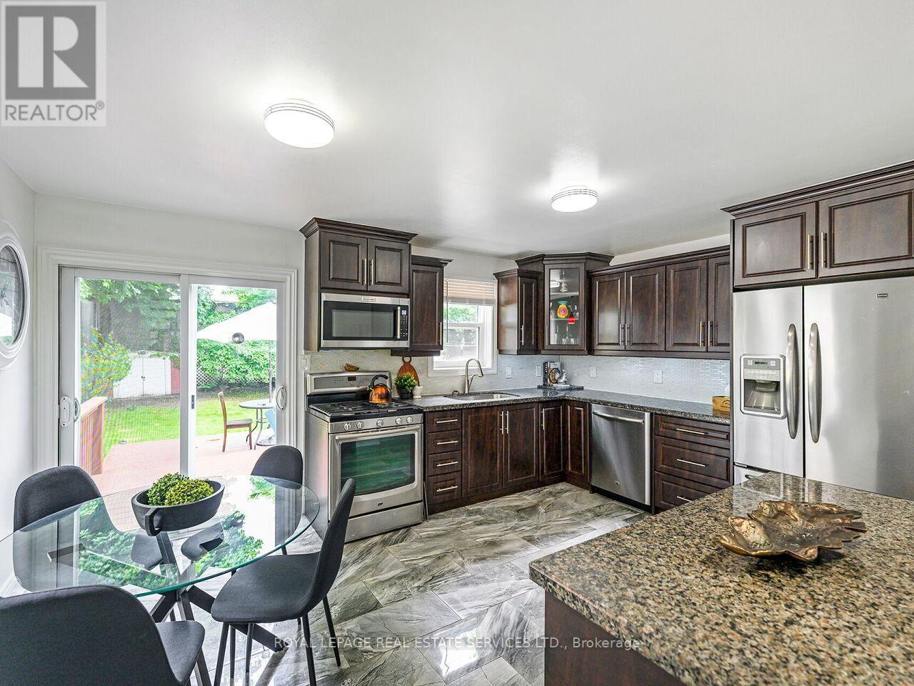 135 Bernice Crescent, Toronto, ON - Indoor Photo Showing Kitchen