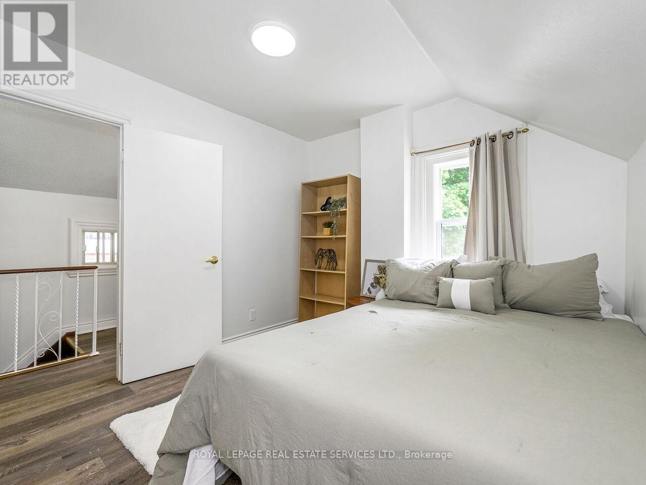 135 Bernice Crescent, Toronto, ON - Indoor Photo Showing Bedroom