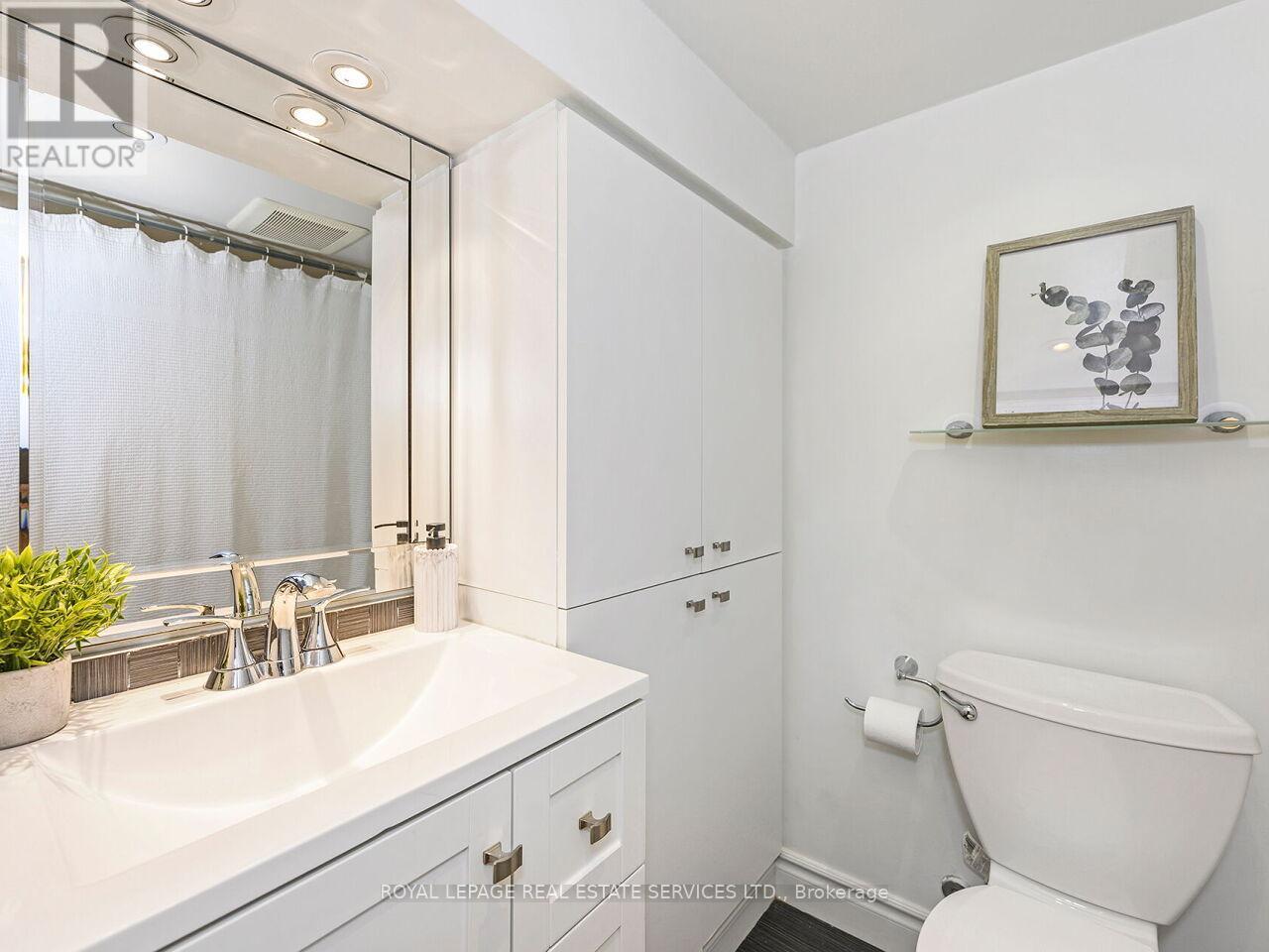 135 Bernice Crescent, Toronto, ON - Indoor Photo Showing Bathroom