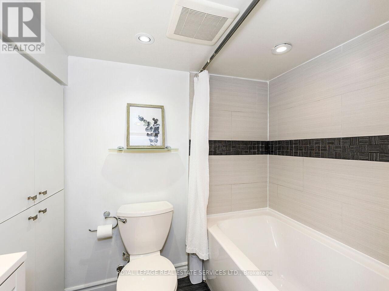 135 Bernice Crescent, Toronto, ON - Indoor Photo Showing Bathroom