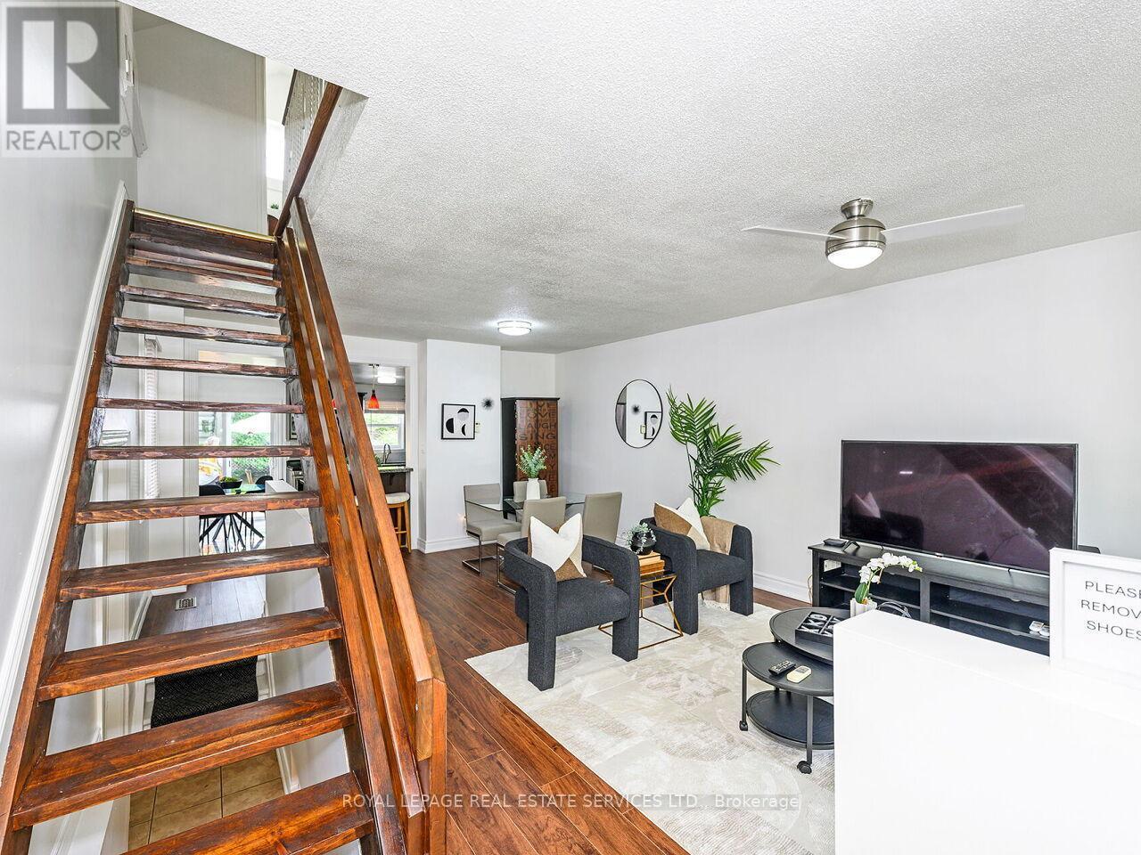 135 Bernice Crescent, Toronto, ON - Indoor